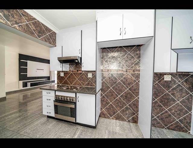 3 BEDROOM FREESTANDING FOR SALE IN SONNEVELD